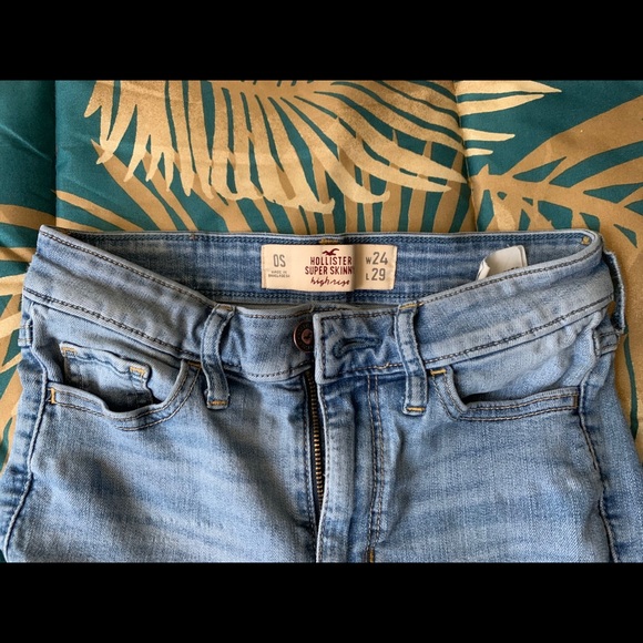 Hollister Jeans-0S W24 L29 Super Skinny High Rise - Picture 3 of 3